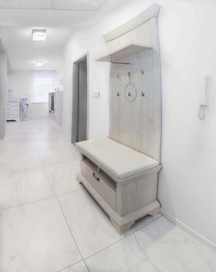 Corso Lux Apartman Gyula Exterior foto